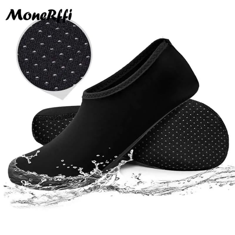 "Warm Waterproof Winter Slippers for Men and Women - Indoor/Outdoor Footwear"